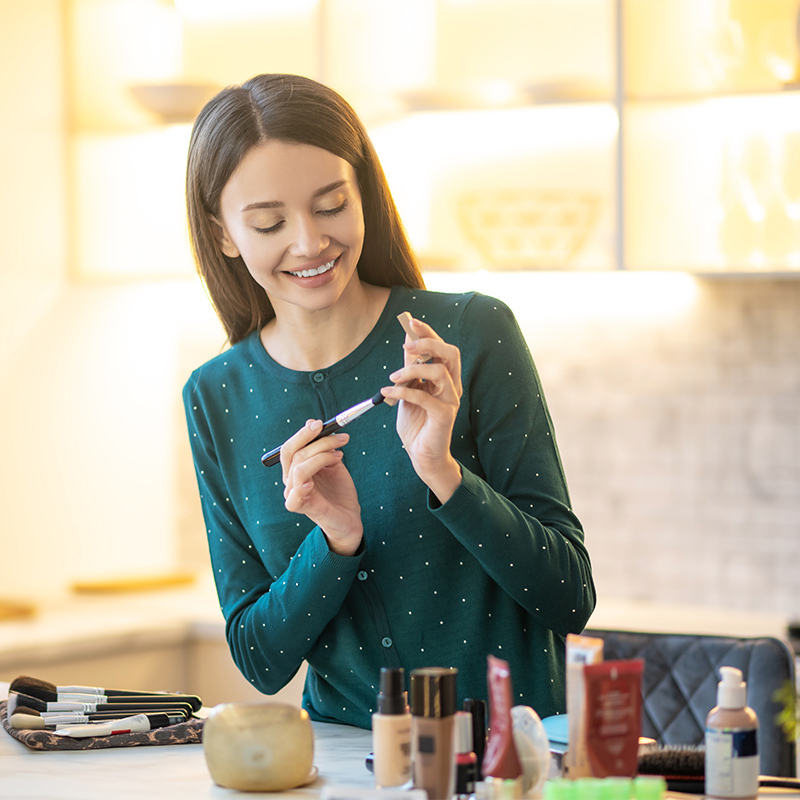 Makeup Essentials That Every Woman Should Carry with Them